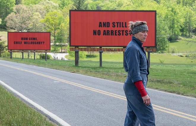 Zlatý glóbus za nejlepší film získal snímek Tři billboardy kousek za Ebbingem