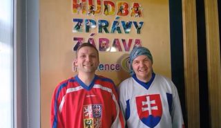 Bob & Bobák si vzali do parády českou hokejovou extraligu. Je tohle nejhorší československá píseň?