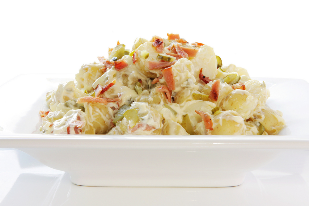 Tenhle bramborový salát by neměl chybět na vašem vánočním stole. RECEPT