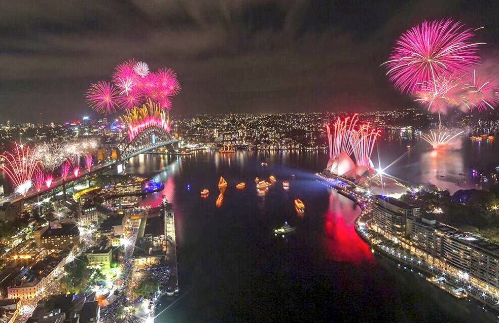 Svět postupně vítá nový rok. Podívejte se na&nbsp;POMPÉZNÍ SHOW ze Sydney! VIDEO