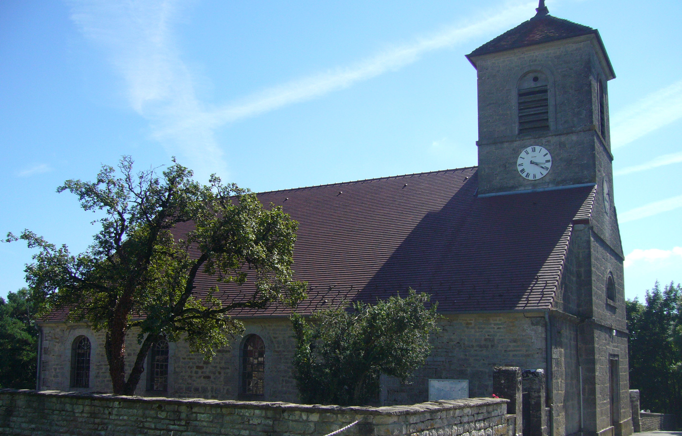 Vtipálci nahradili svěcenou vodu v&nbsp;kostele pálenkou, turisté si mysleli, že se jedná o&nbsp;tradici