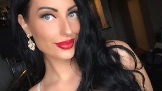 PROMĚNA: Z&nbsp;oplácané tuctovky je sexy černovláska! Dřív vážila 114 kilo. Jak zhubla?