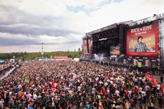 Festival v&nbsp;Nürburgu byl přerušen kvůli teroristické hrozbě. 90 tisíc lidí muselo pryč