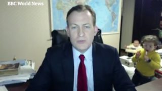 Nejvtipnější VIDEO týdne: Živé vysílání BBC vyrušily děti! Seriózní rozhovor byl v&nbsp;troskách