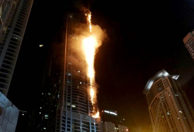 VIDEO: V Dubaji hořel jeden z nejvyšších obytných mrakodrapů světa Pochodeň