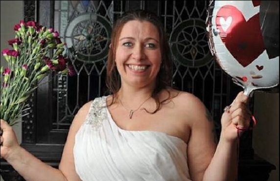 Žena chce k&nbsp;40.&nbsp;narozeninám opravdu netradiční dárek. Svatbu sama se sebou!