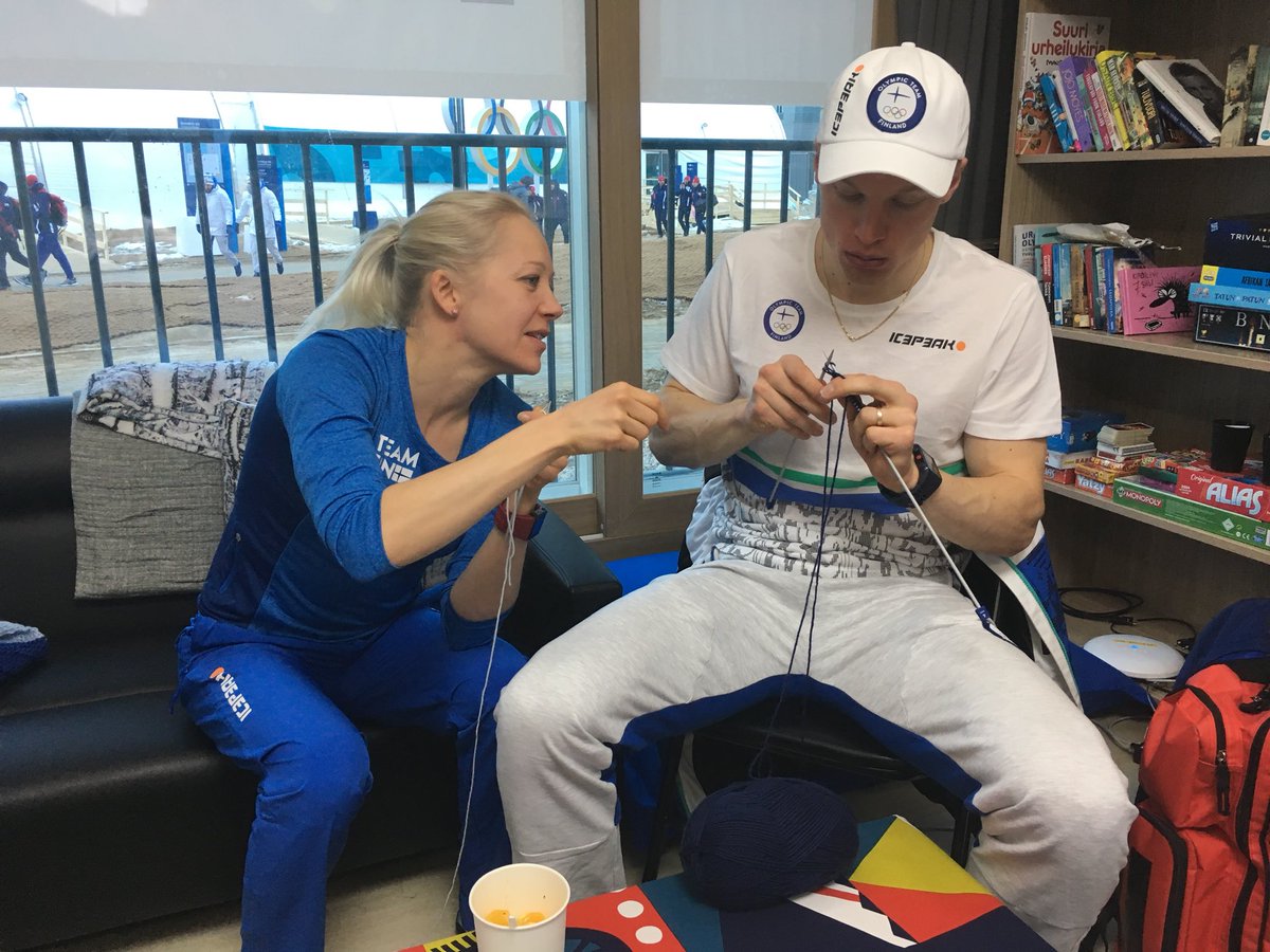 Jak si odpočinout od stresu? Finští olympionici vzali do rukou pletací jehlice