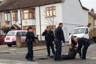 Pod mužem se propadl kanál. V&nbsp;chodbách kanalizace bloudil další tři dny!
