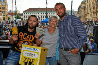 17&nbsp;600 korun si přímo z&nbsp;Náměstí Republiky odnesla paní Anna Konrádová z&nbsp;Prahy 6!!!