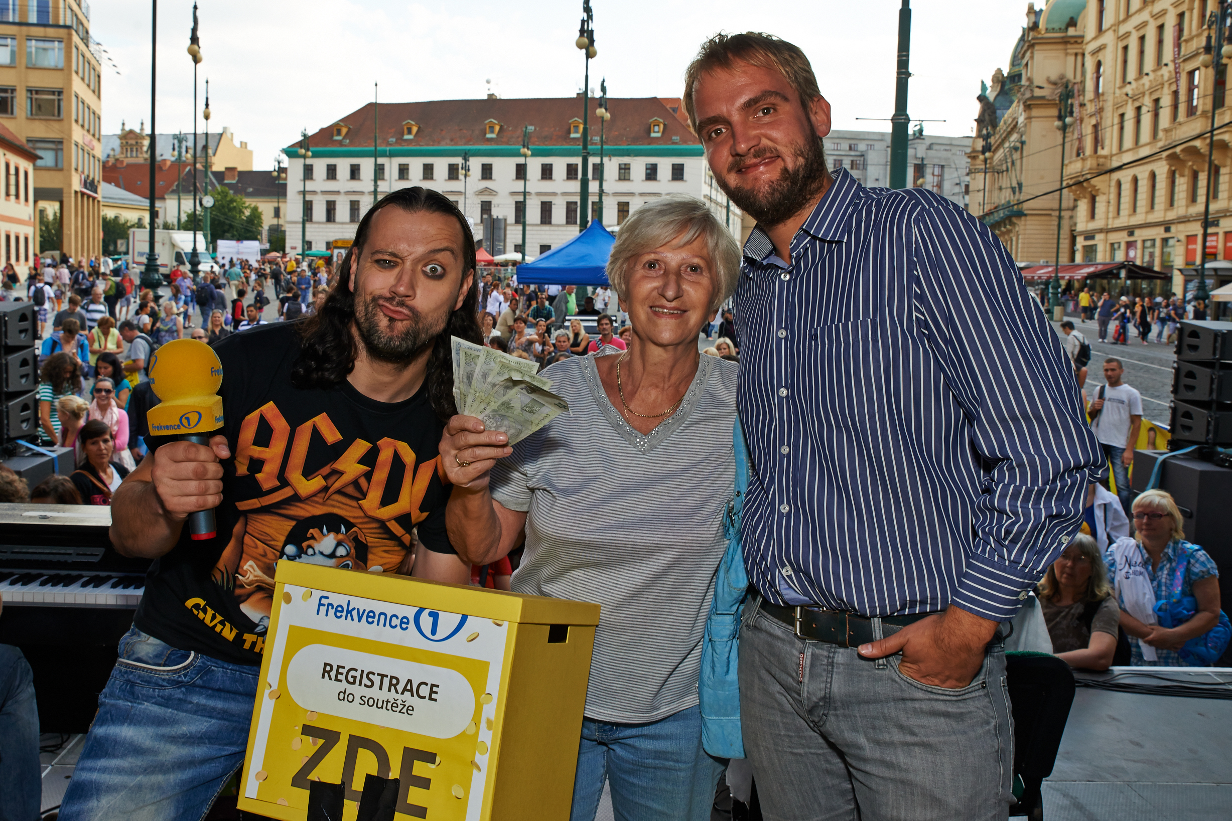 17&nbsp;600 korun si přímo z&nbsp;Náměstí Republiky odnesla paní Anna Konrádová z&nbsp;Prahy 6!!!