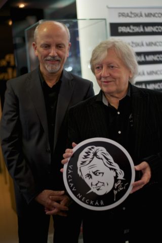 FOTO: Zpěvák Václav Neckář má vlastní medaili