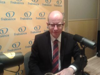 AUDIO: Premiér Sobotka na&nbsp;Frekvenci 1: Hnutí ANO je dobrý marketingový produkt!