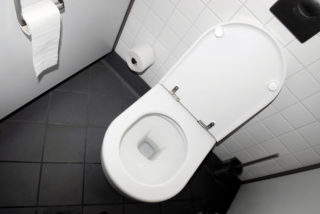 Tohle si poslechněte: Ruda nachytal úřednici, WC bude zadarmo!