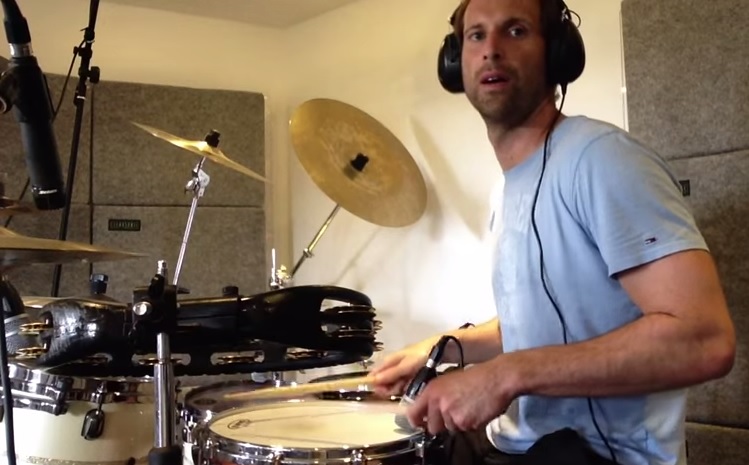 VIDEO: Podívejte se jak bubnuje brankář Petr Čech! Je lepší než Coldplay?
