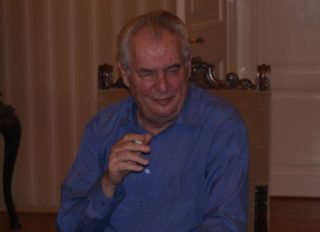 PRÁVĚ TEĎ: Prezident Zeman hostem speciálního Pressklubu rádia Frekvence 1