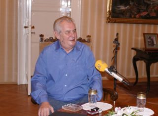 Prezident Zeman v&nbsp;Pressklubu: Na&nbsp;sjezd ČSSD nepojedu, i&nbsp;kdyby mě Sobotka pozval