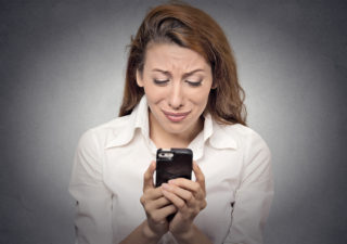 Jste v&nbsp;ohrožení? Policii můžete poslat i&nbsp;SMS! Zapište si číslo!