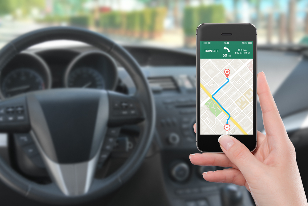 Co nejvíce rozptyluje řidiče? Navigace zabíjí na silnicích více než telefon!