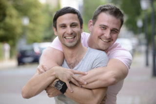 ANKETA: Jaký máte názor na&nbsp;adopce dětí homosexuály?