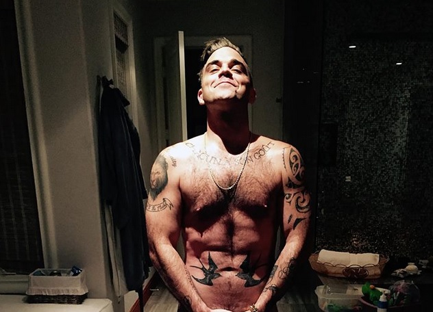FOTO: Úplně nahý Robbie Williams! Podívejte se, co provedl v den svých narozenin