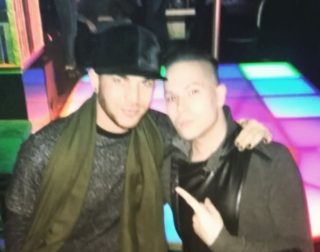 FOTO: Lídr kapely Queen zašel na&nbsp;párty v&nbsp;pražském gay klubu!