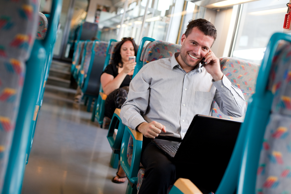 Dámský klub se ptá: Jezdíte raději vlakem nebo autobusem?