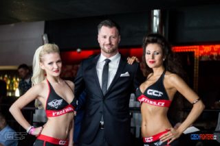 FOTO: Moderátor Petr Vágner v&nbsp;obležení sexy krásek! Kde k&nbsp;nim přišel?