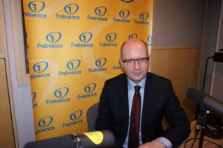 AUDIO: Premiér Sobotka navštívil Frekvenci 1! A&nbsp;rýpnul si do Babiše