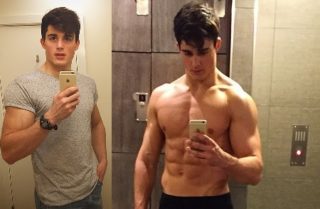 FOTO: Sexy učitel z&nbsp;Británie! Podívejte, co ukazuje studnetům