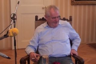 VIDEO: Kouřící Zeman na&nbsp;zákulisní videu! Co to vyprávěl veselého?