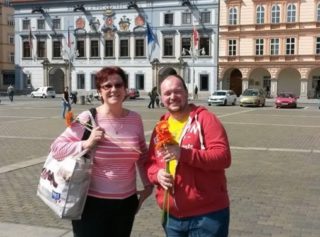 FOTO: Rozdávali jsme květiny v&nbsp;Budějovicích! Ve pátek jedeme do Ústí nad Labem!