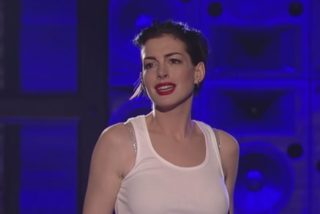 HIT INTERNETU: Neuvěřitelná parodie herečky Anne Hathaway! Podívejte se!