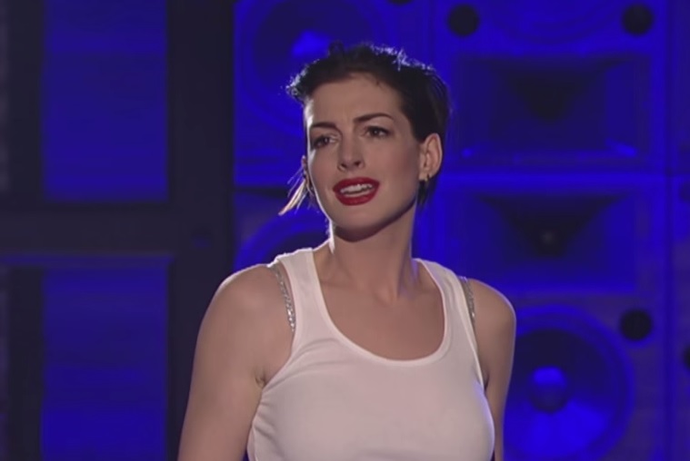 HIT INTERNETU: Neuvěřitelná parodie herečky Anne Hathaway! Podívejte se!