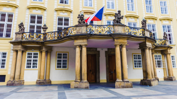 Prezident o&nbsp;platu kancléře: Víte, co se vše dá za 120 tisíc měsíčně koupit?