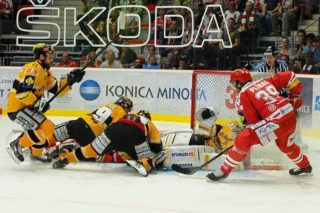 Hokejisté Litvínova slaví titul! Třinec porazili 2:0!