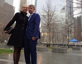 Partnerka ministra Babiše zapomněla proclít po&nbsp;cestě z&nbsp;USA kabelku a&nbsp;šaty