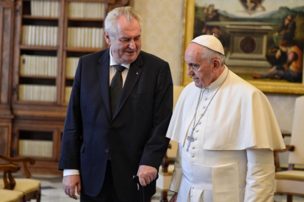 Prezident o&nbsp;setkání s&nbsp;papežem: Budu mu říkat vtipy o&nbsp;farářích!