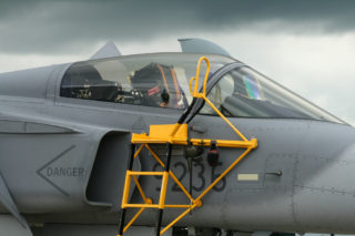 Má gripen stěrače? Prezident se bál nevolnosti po&nbsp;návštěvě lihovaru