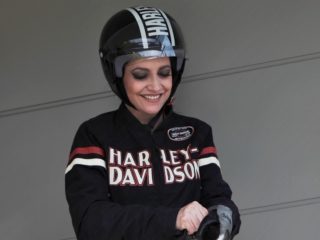 FOTO: Kdo je tahle motorkářka? Lucka Bílá sedla na&nbsp;Harleye! A&nbsp;děly se věci