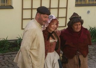 FOTO: Jean Reno natáčel v&nbsp;Praze Návštěvníky 3! Podívejte se