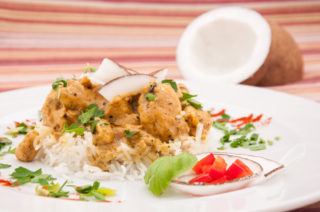 Babicovo menu: Kuřecí kostky na&nbsp;kokosové omáčce * Smažený řízek v&nbsp;rajčatové strouhance