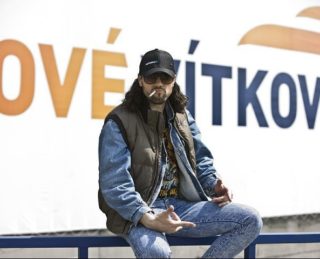 TELEFONÁT DNE: Naučí vás na&nbsp;protikuřácké lince kouřit? Ruda to zjistí za vás!