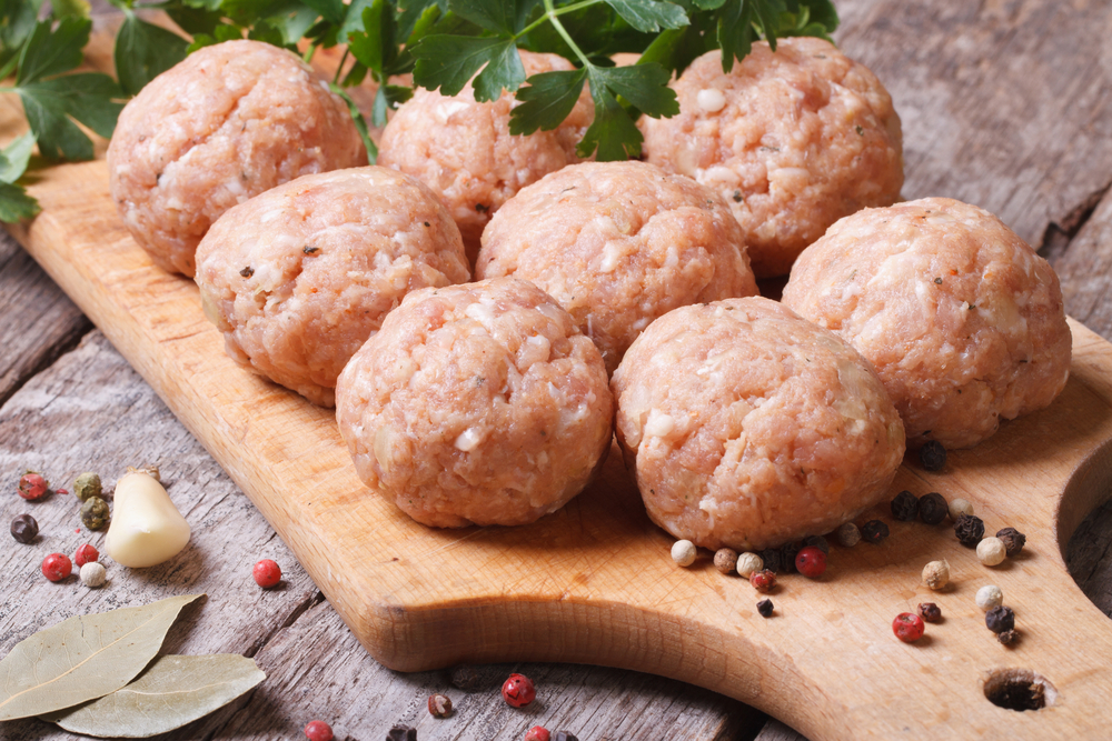 Babicovo menu: Mletá koule s&nbsp;paprikou + Chleba na&nbsp;klacku s&nbsp;česnekem