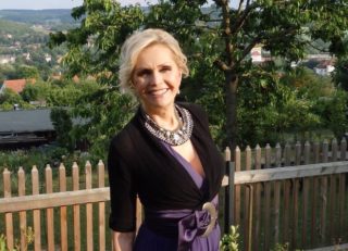 FOTO: Z&nbsp;Šíleně smutné princezny je krásná královna! Takhle Helena Vondráčková natáčela v&nbsp;Německu