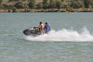 Čeští turisté v&nbsp;Chorvatsku utrpěli vážná zranění po&nbsp;srážce člunu se skútrem