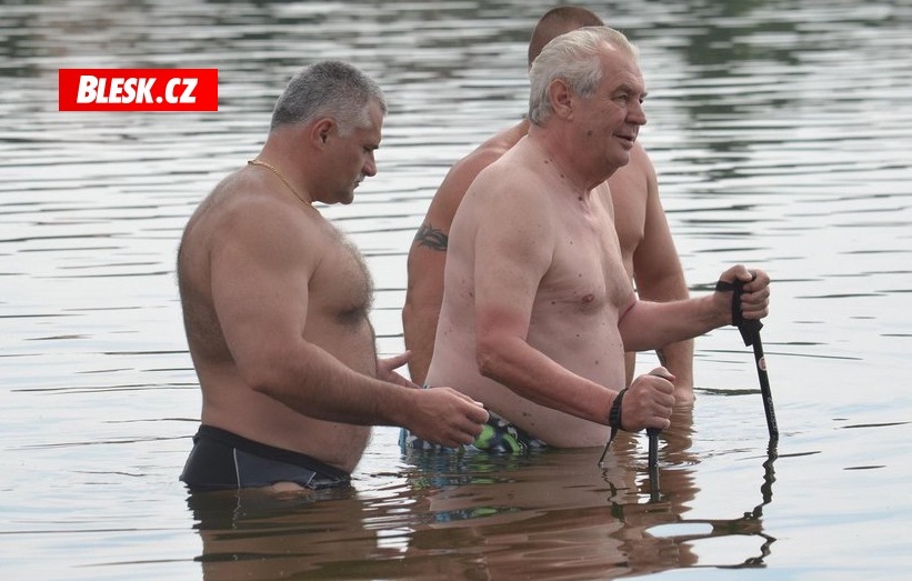 FOTO: Koupačka prezidenta Zemana! Podívejte se na fotky z jeho dovolené