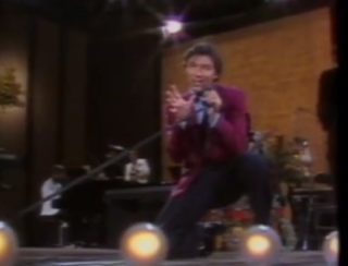 VIDEO: Karel Gott slaví 76.&nbsp;narozeniny! Podívejte se na&nbsp;jeho raritní vystoupení Tutti Frutti