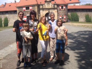 FOTO: Frekvence 1 navštívila Bouzov! Rozdávali jsme tam lístky, zmrzliny a&nbsp;pití