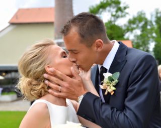 FOTO: Michaela Ochotská zveřejnila oficiální fotky ze svatby! Podívejte se