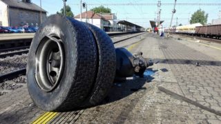 Nehoda ve Studénce: řidič kamionu těsně před srážkou s&nbsp;Pendolinem utekl!